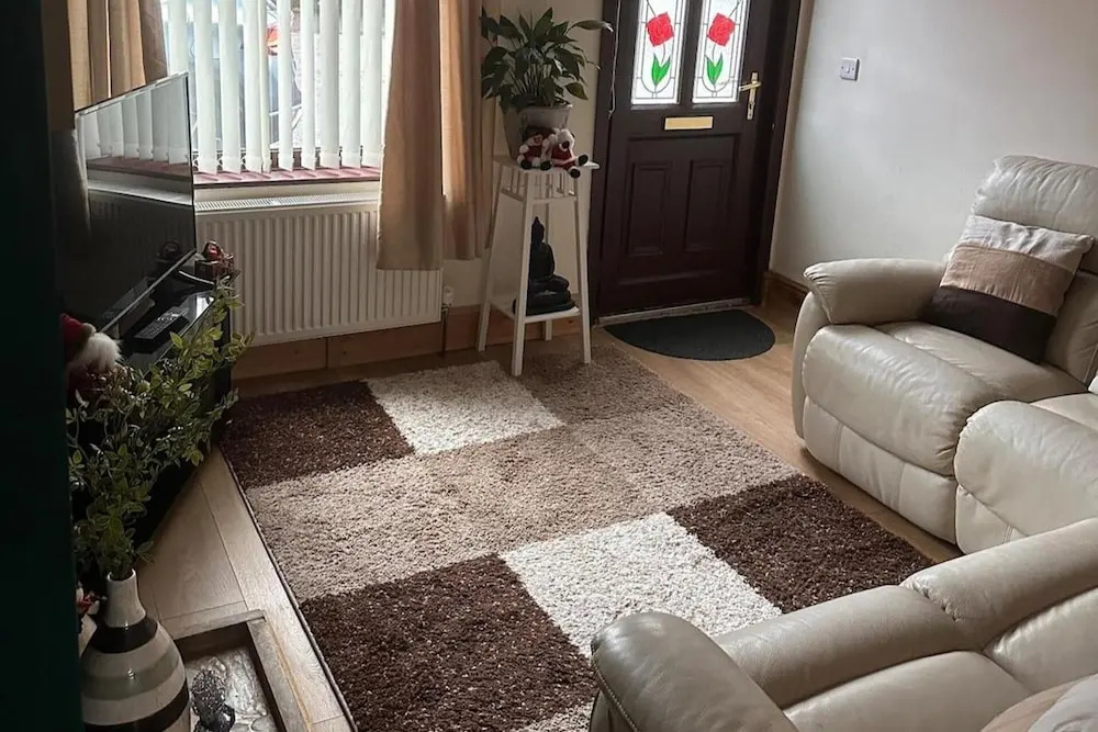 House - Sleeps 4 - Garden - on Street Parking