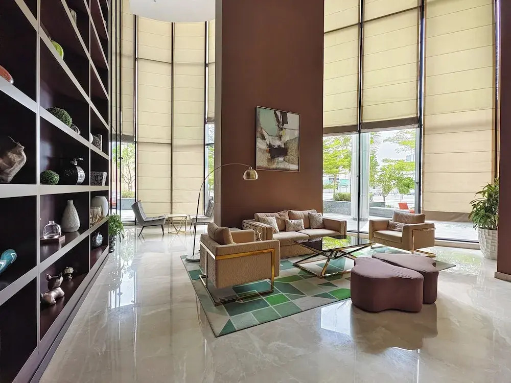 Elegant Apartment Amidst Vibrant Area with Balcony