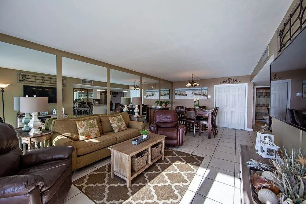 Gulf Shore Condo #218 - 2 Br condo by RedAwning