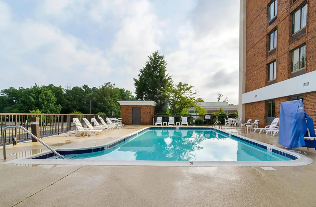 Holiday Inn & Suites Richmond West End by IHG
