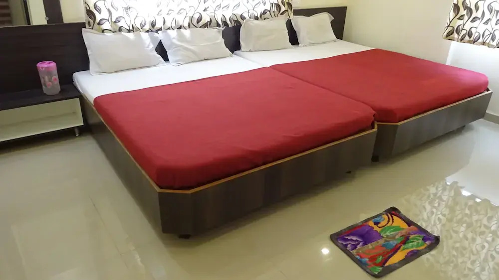 Hotel Sai Hira by OYO Rooms