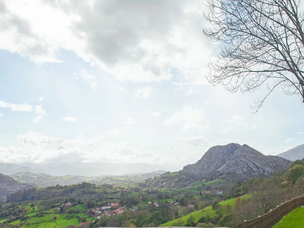 Luxurious Mansion in Cangas de Onís with Meadow View