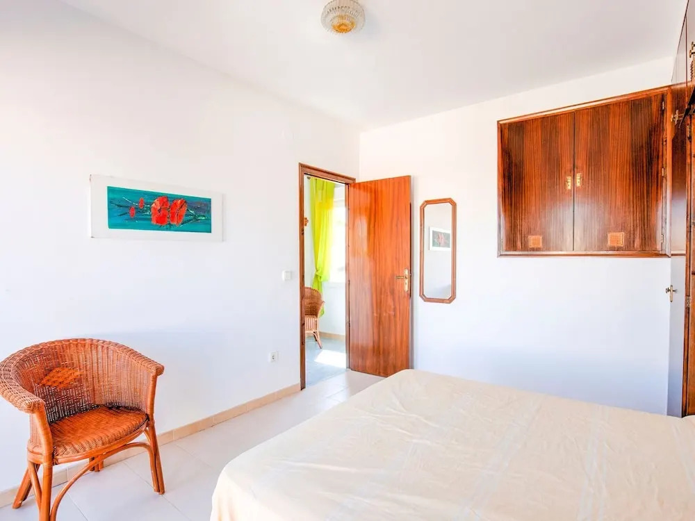 House for 4 With Private Swimming Pool, Near the Beach