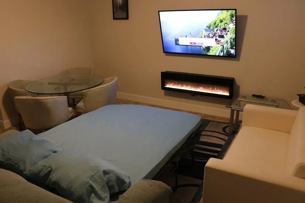 Lovely guest Suite in Calgary
