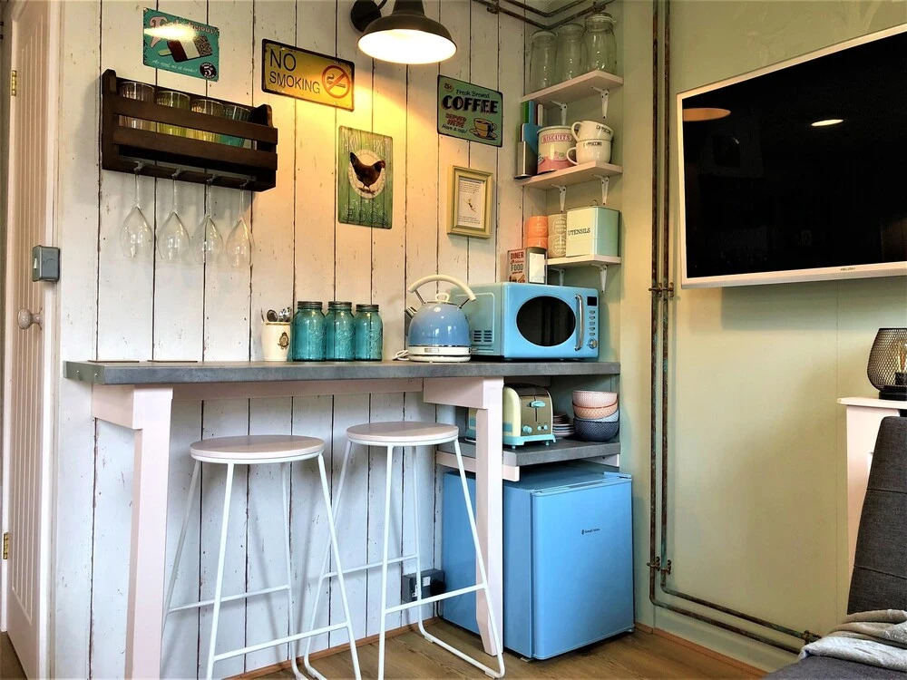 Unique 1+ bed Cabin, Parking and Private Garden