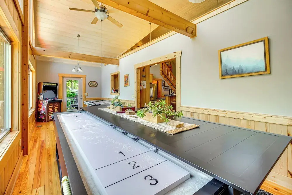 Ellijay Cabin w/ Hot Tub & Mountain Views