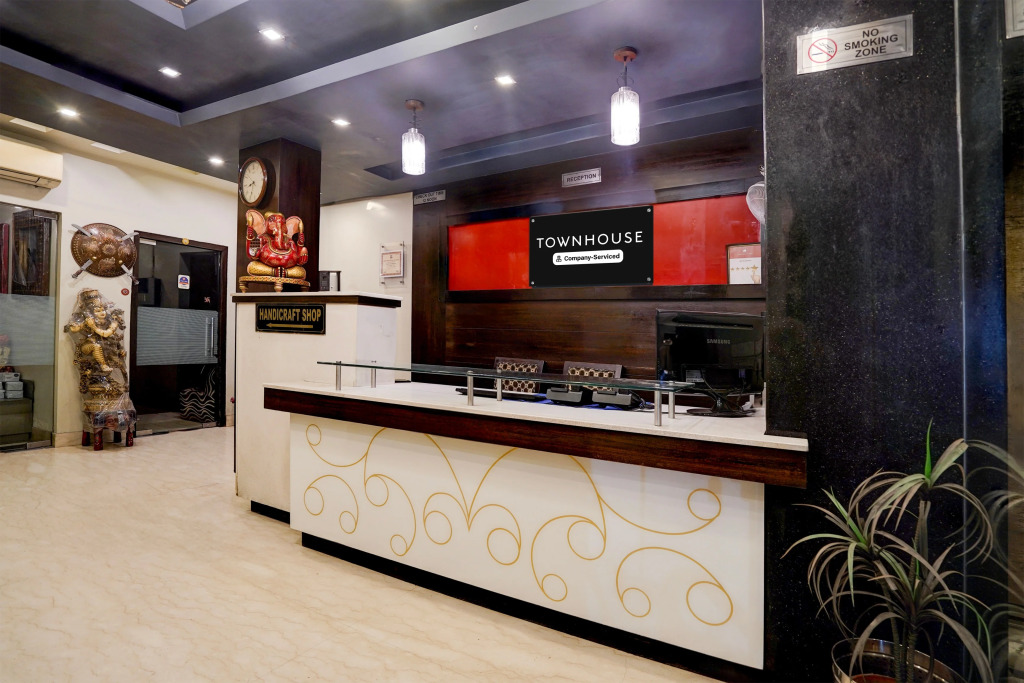Super Townhouse Bani Park Formerly Aroma Residency