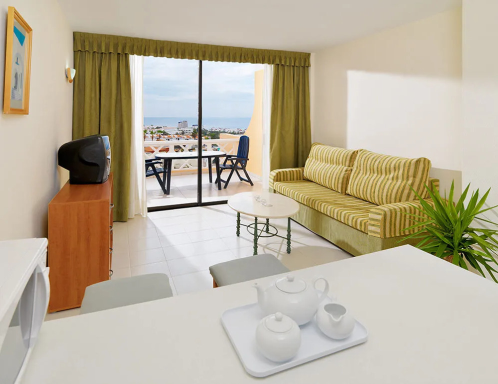 Paradise Court Suites
