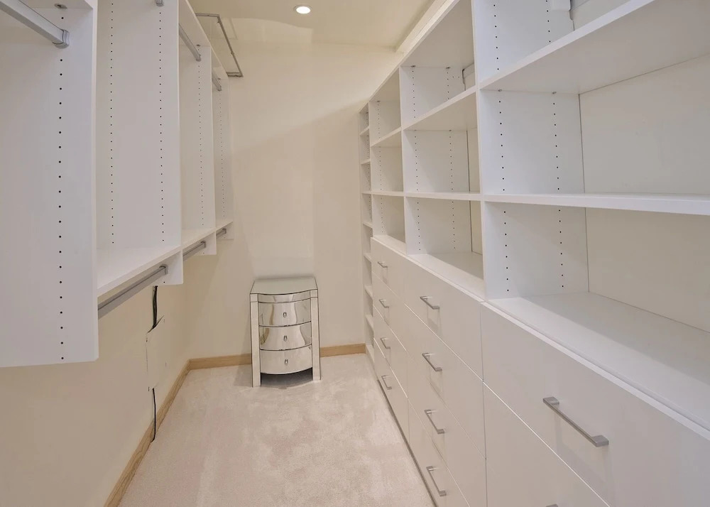 Eiger 9 3 Bedroom Condo by RedAwning