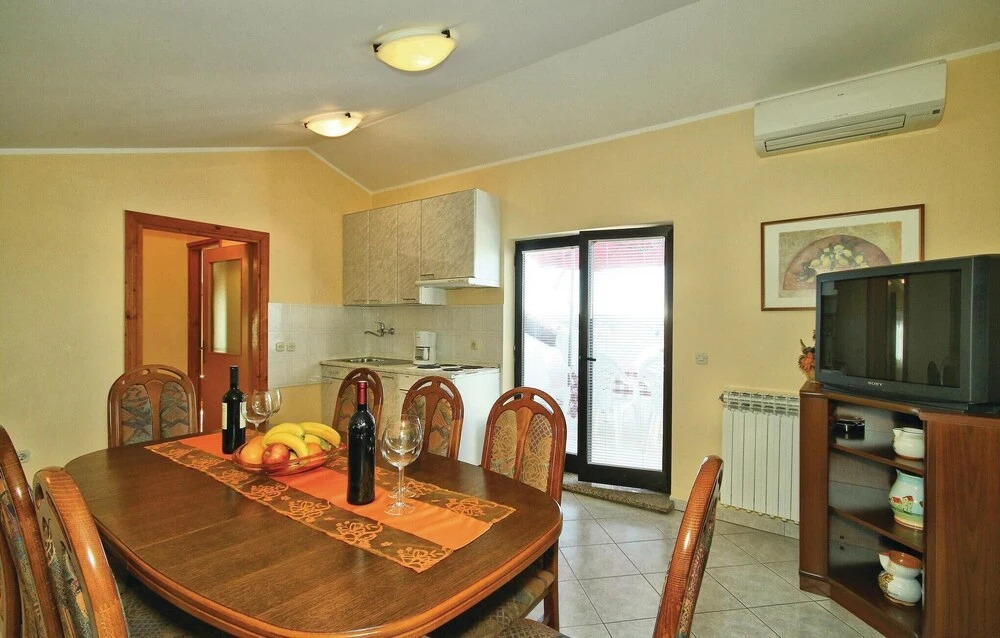 Nice Home in Porec With Wifi and 4 Bedrooms