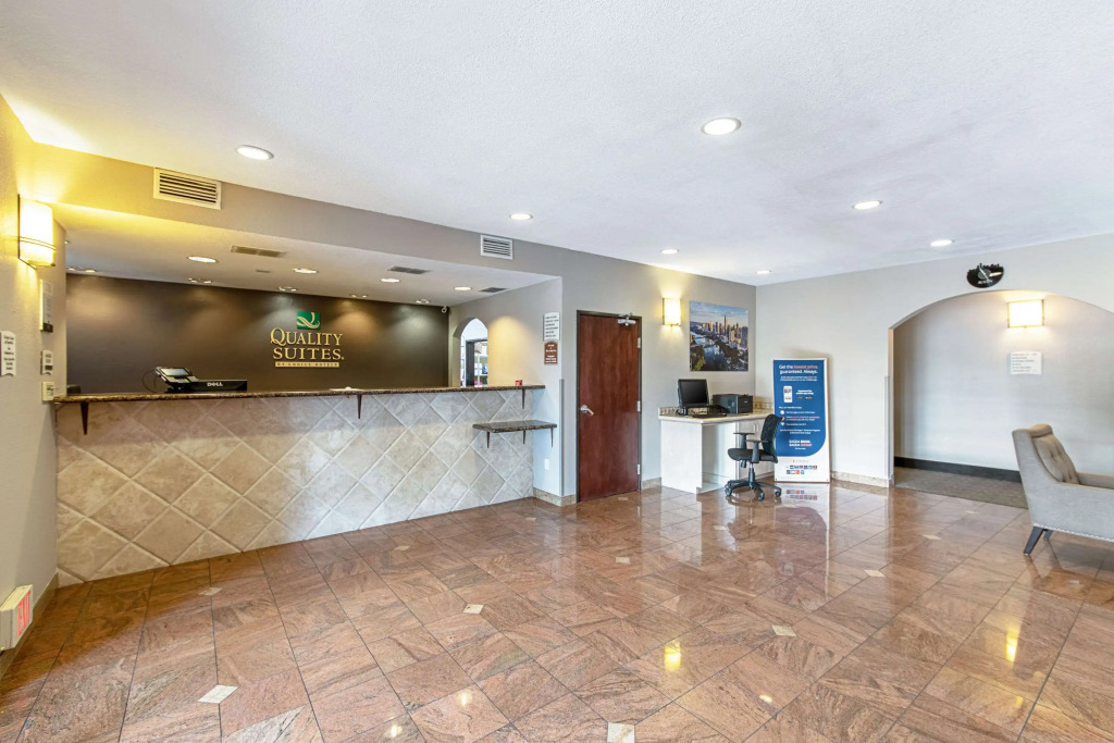 Quality Suites Austin South Street Elmo District