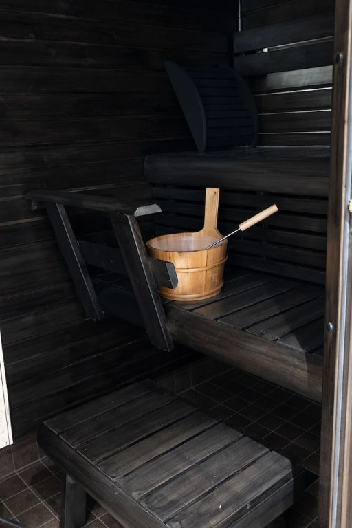 2ndhomes Gorgeous 3BR Apartment w Sauna