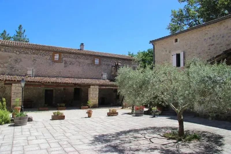 Logis Hôtel Restaurant Gîte La Bastide du Vébron