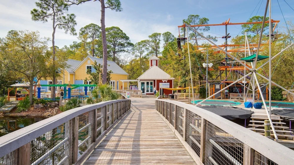 Villa Lago 1973* (S)(2G)- 4BR 4BA + Den- (12)