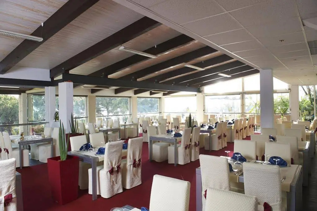 Hotel Tomi