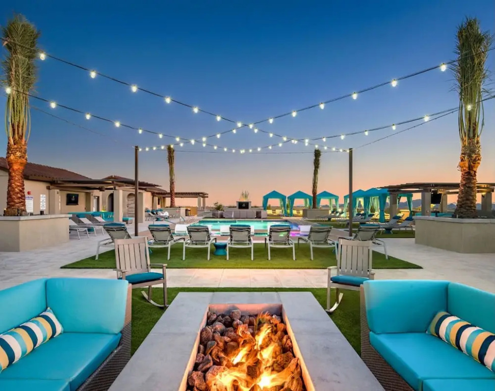 Rooftop Pool-Close 2 Shops-Dining-C4419