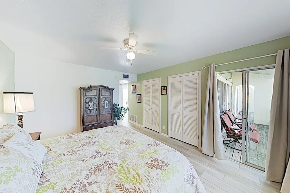 New Listing! Remodeled W/ Pool, Pier, Tennis 3 Bedroom Condo