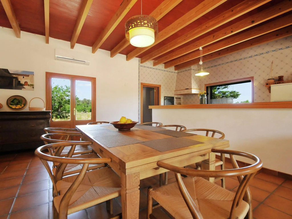 Large rustic country house for 12 people with garden and pool