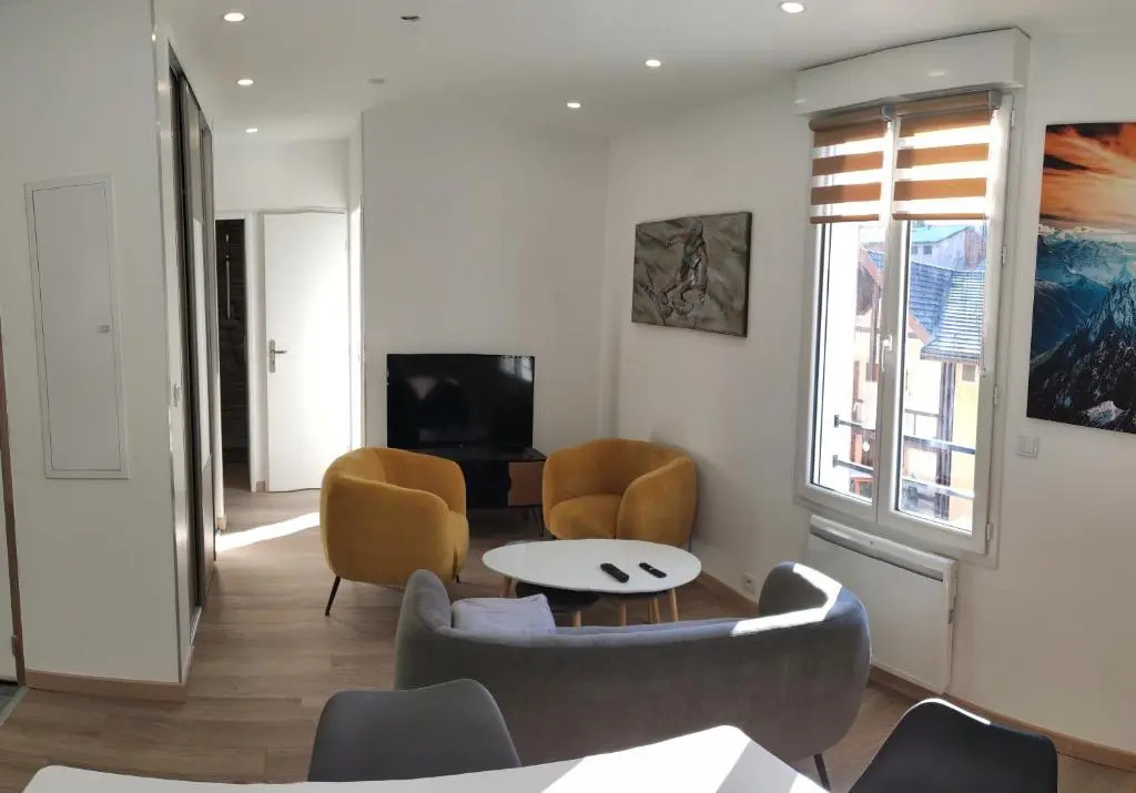 Joli appartement rénové avec terrasse