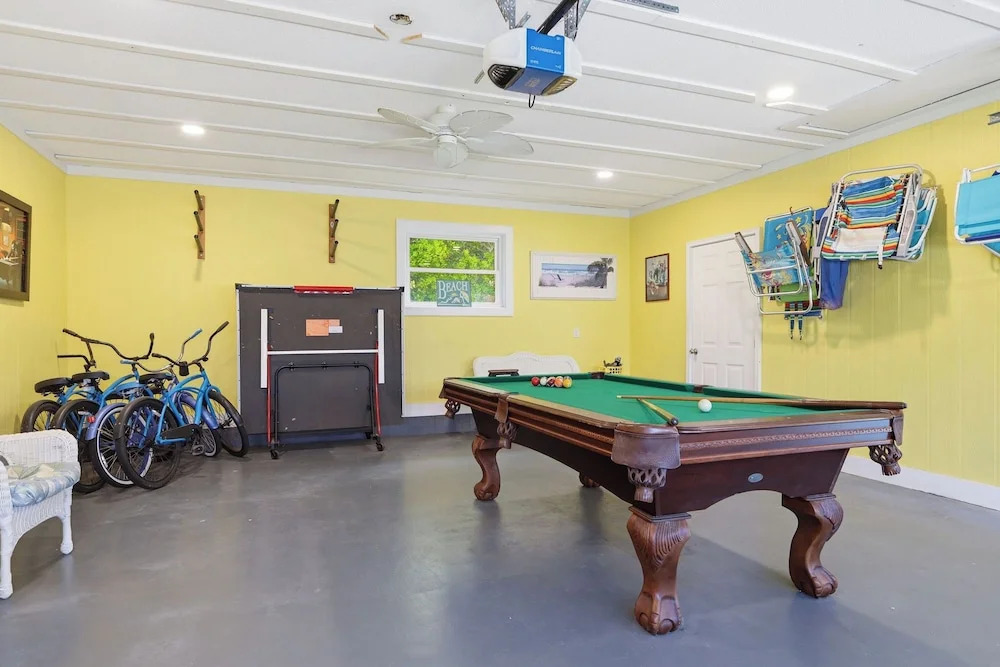 Colorful Emerald Isle Home: Just Steps to Beach!