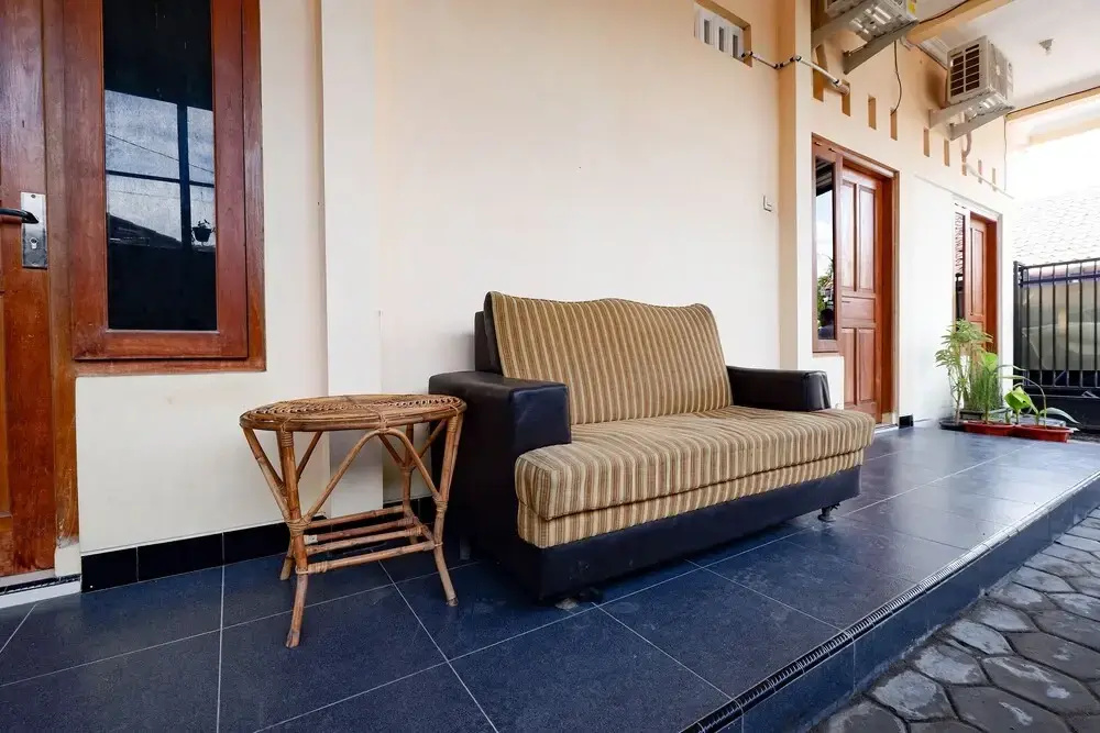 Santana Guest House by OYO Rooms