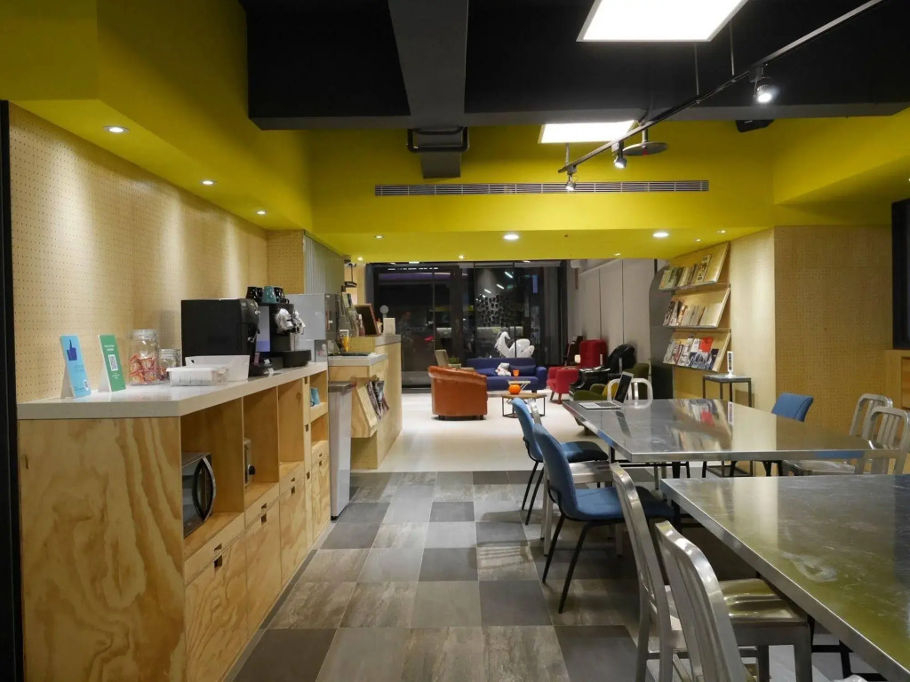 Bouti City Capsule Inn - Hostel