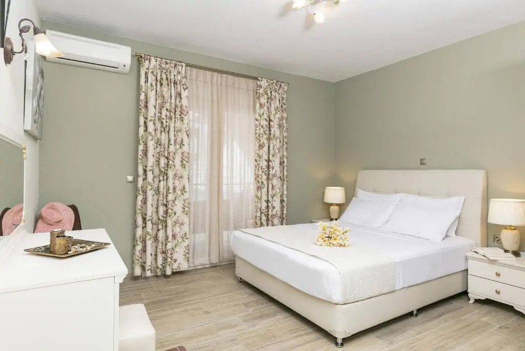 Stratos Deluxe Apartments