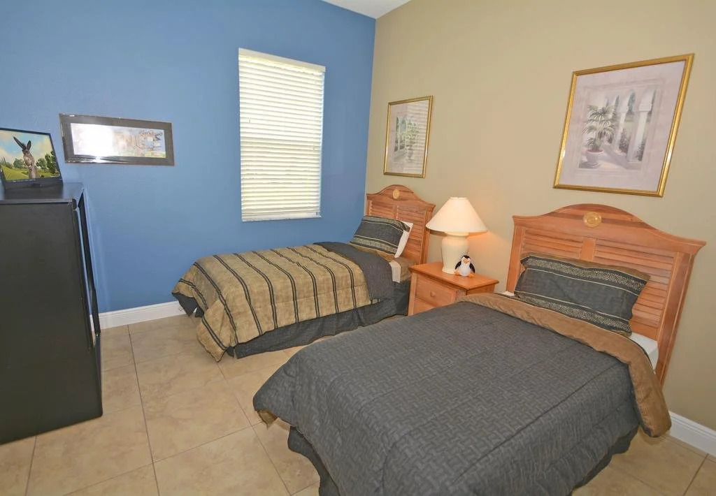 Hampton Lakes Villas - Holly Corner