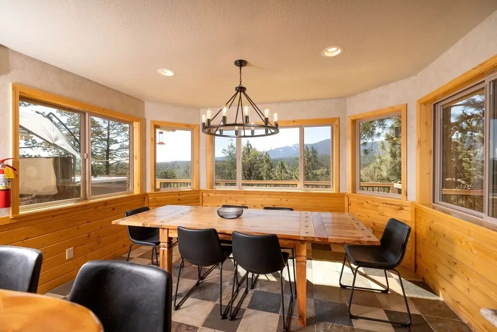 27 - Castle Rock Retreat 3 Bedroom Home by Redawning
