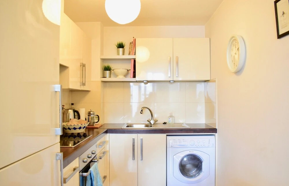 1 Bedroom Apartment On River Laffey