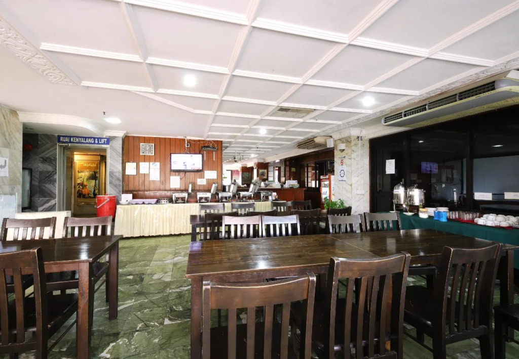 Grand Supreme Hotel