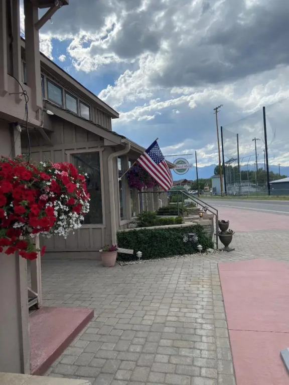 Woodland Motel
