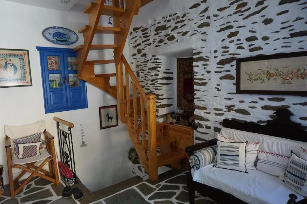 3-level doll house in Kea Ioulida/Chora, Cyclades
