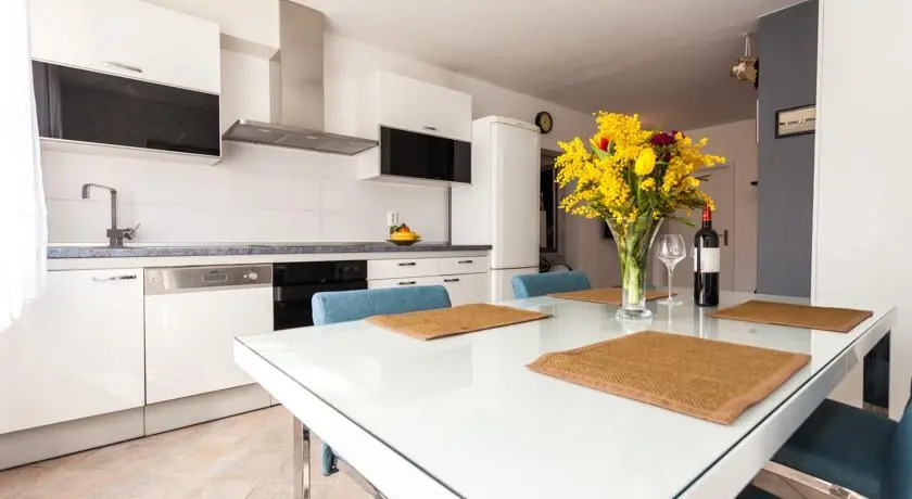 Apartment 5M