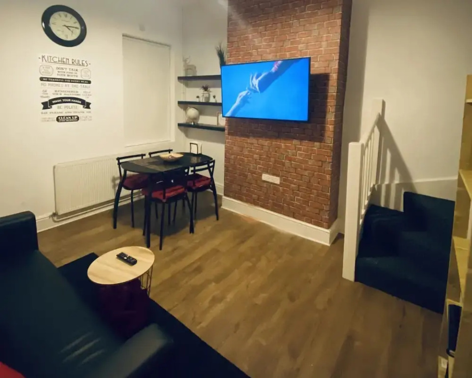 Large 4 Bedroom Home - City Centre