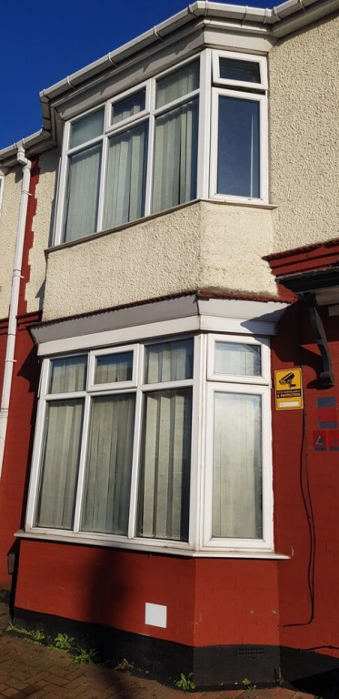 Immaculate 6-bed House in Luton Near Town Center