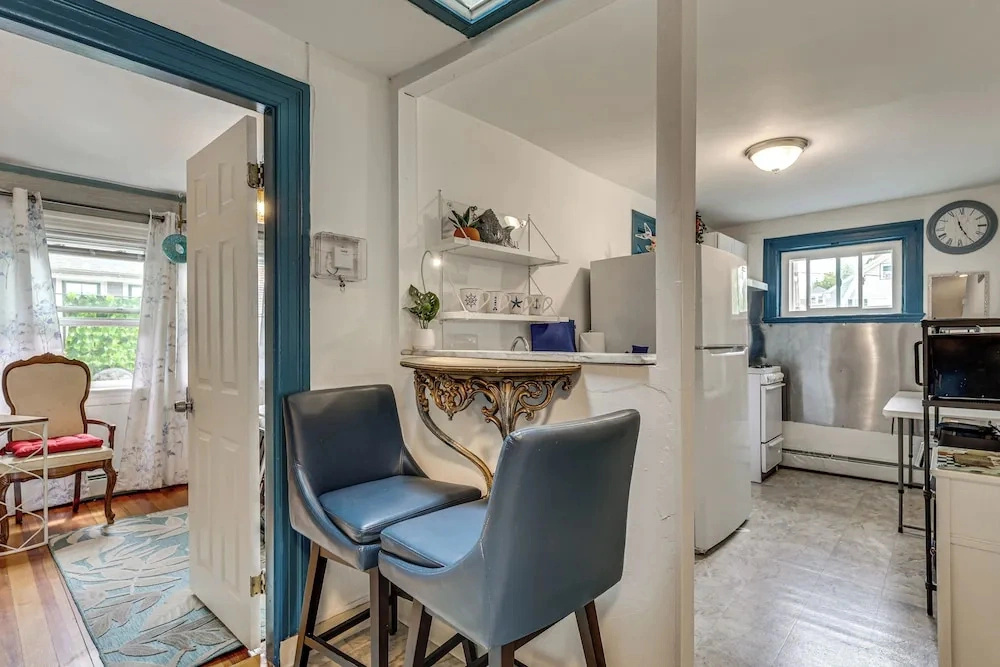 nanas Tiny Flat East Side Charmer Near Brown