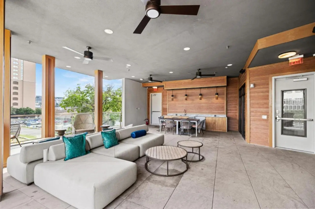 Placemakr Austin Downtown, Apartments by Hilton