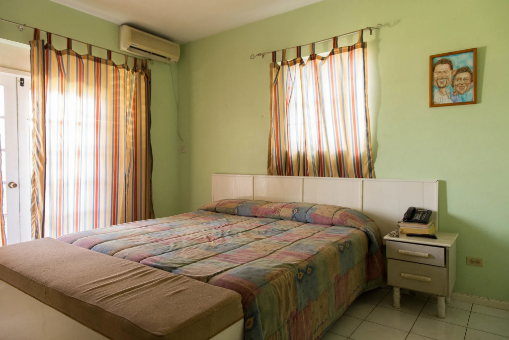Rooms On the Hip Strip - Montego Bay