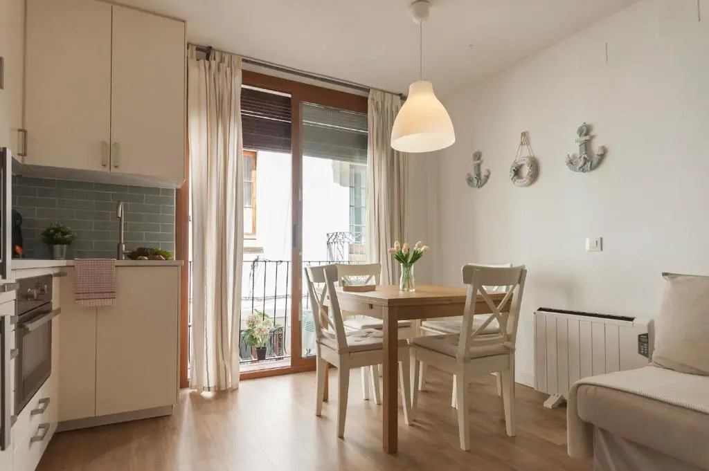 Lets Holidays Centric House with Parking