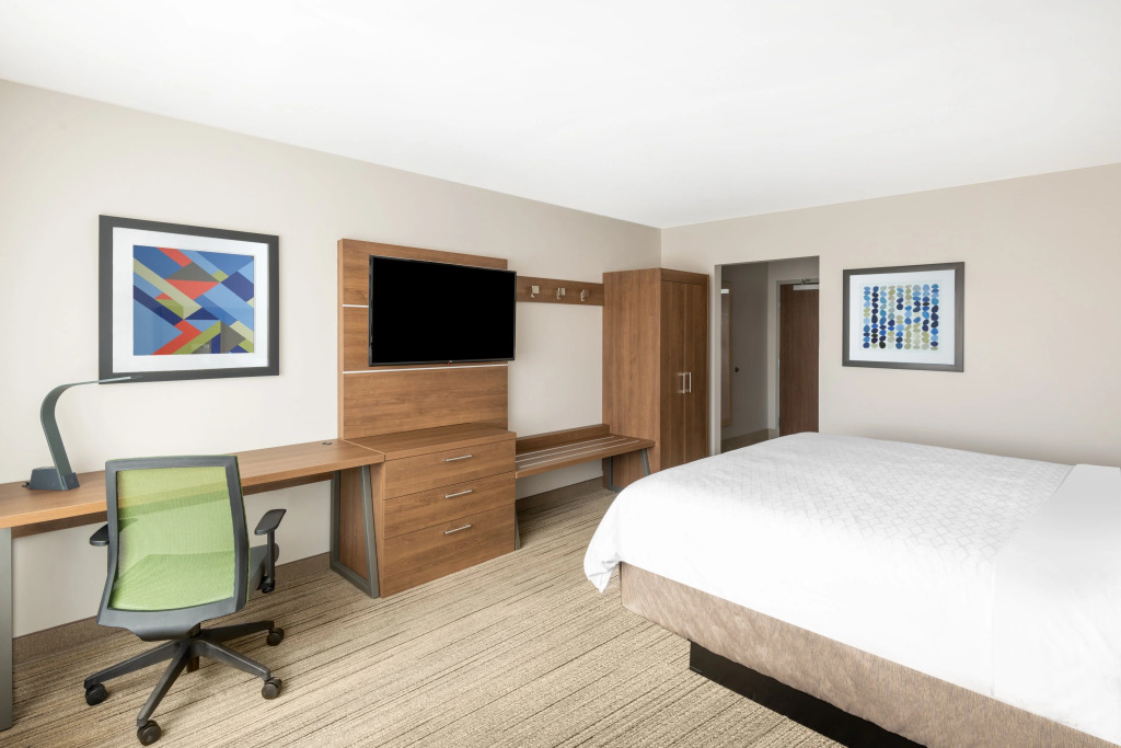Holiday Inn Express & Suites - Phoenix - Airport North by IHG