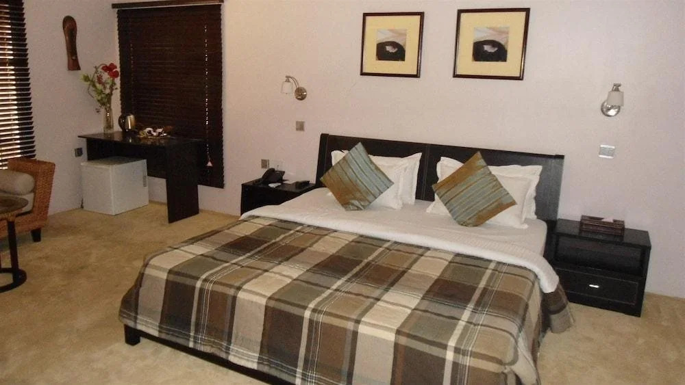 Pearl Manor Luxury Suites