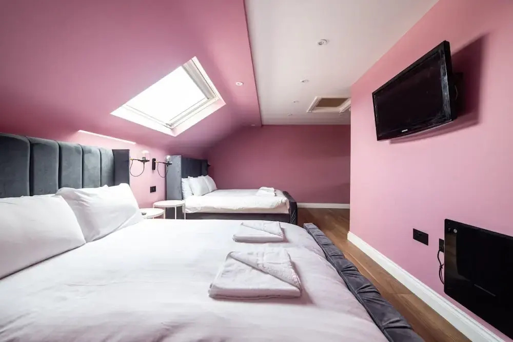 Hollywood Suite Sasco Apartments