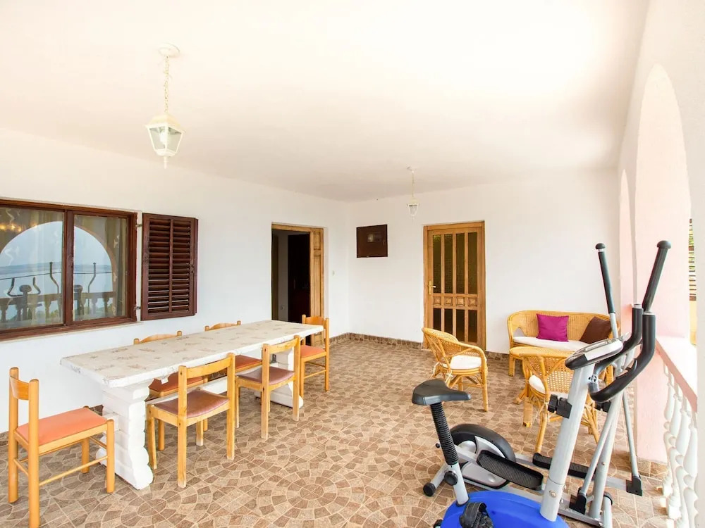 Modern, new Apartment With Private Terrace, Garden With Bbq, Near the sea