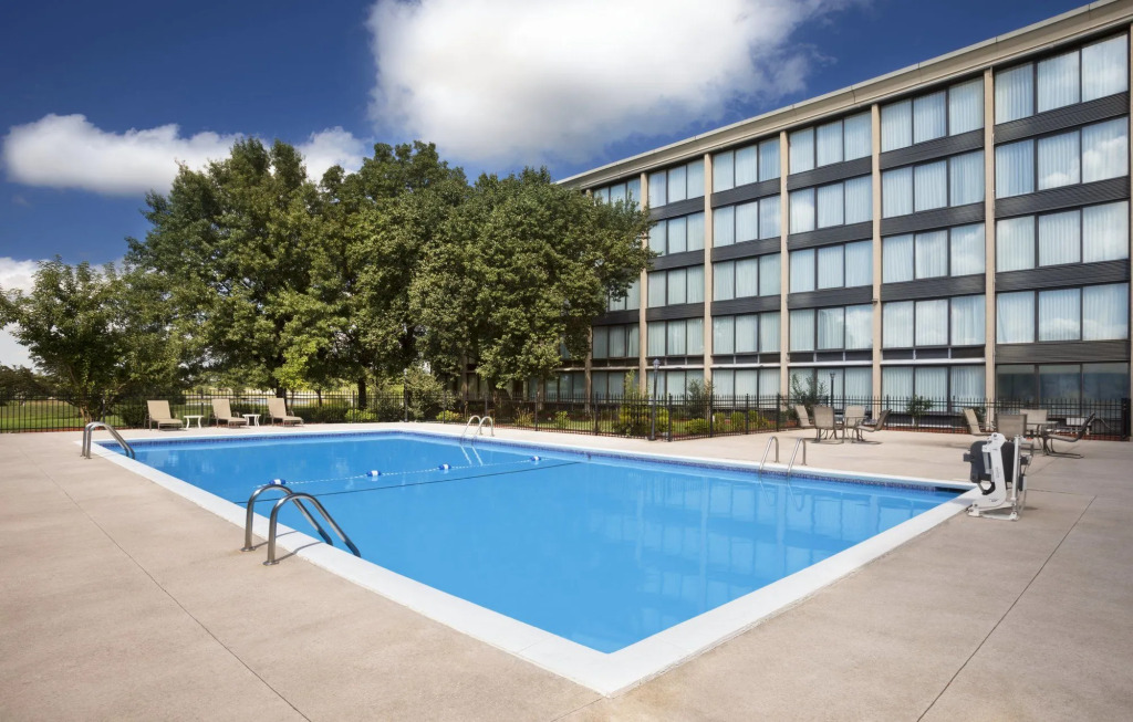Four Points by Sheraton Kansas City Airport