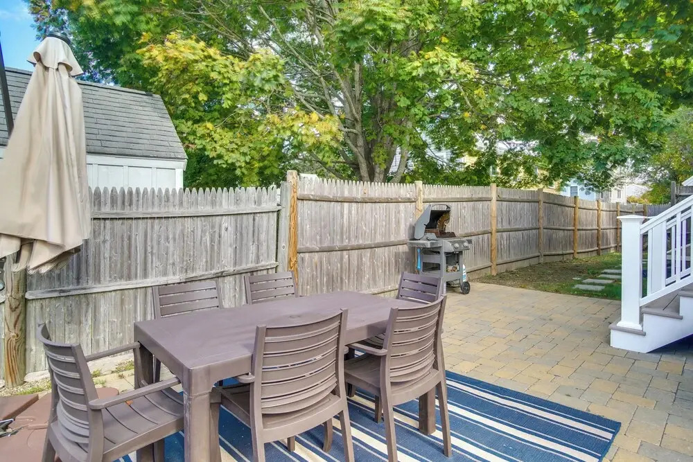 Walk to Beaches & Dining: Classic Cape Cod Cottage
