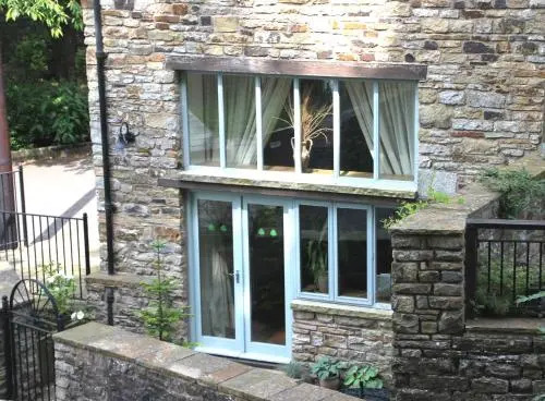 Alston Art Apartments
