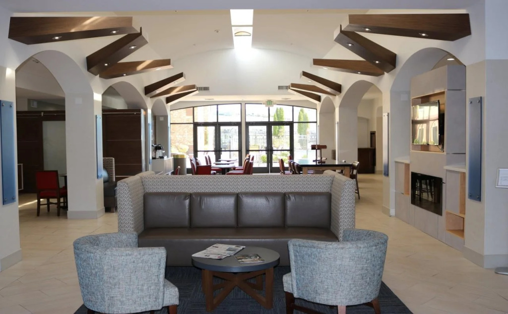 Holiday Inn Express & Suites El Dorado Hills by IHG