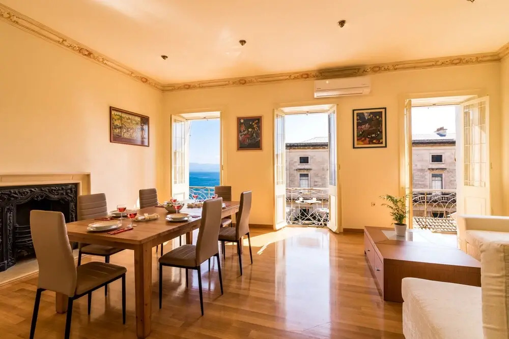 Luxury Seaview Apartment in the Heart of Old Town