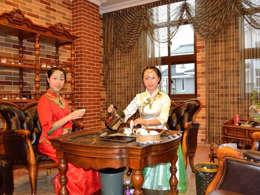 Junding Huayue Hotel